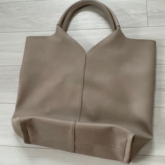 Vカットセンターピンタックトートバッグ