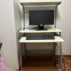 [決まりました]デスクトップモニター、キーボード、PCラックの画像