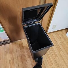 【終了しました】ニトリ 45ℓゴミ箱3つの画像