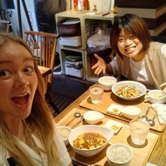 新しい友達を作り、食べ物を食べる - 友達