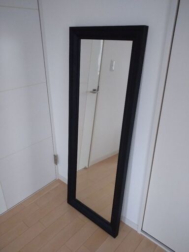 大型鏡 (IKEA)