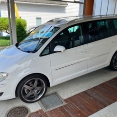 電動サンルーフ付ゴルフトゥーランの画像