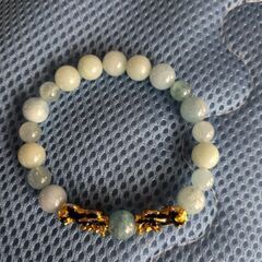 変わり飾りの貔貅ヒキュウのブレスレットです