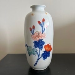 生活雑貨 食器 花瓶　　蝶が前のみ