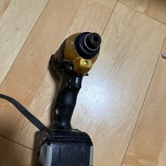 日立工機　コードレスインパクトドライバー　WH14DSL バッテリー付き の画像