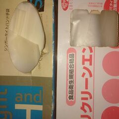 使いすて手袋と使い捨てキャップの画像