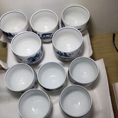 食器 染付 湯呑み 10客セット 煎茶道具 茶道具 煎茶碗 小鉢 和食器 お買い得 レトロ お洒落 滑りにくく持ちやすいデザインに。の画像