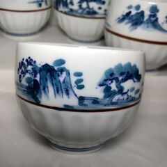 食器 染付 湯呑み 10客セット 煎茶道具 茶道具 煎茶碗 小鉢 和食器 お買い得 レトロ お洒落 滑りにくく持ちやすいデザインに。の画像
