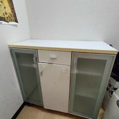 セリエビアンコの白い棚