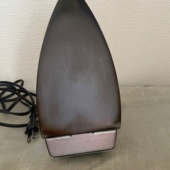 アイロンとアイロン台の画像