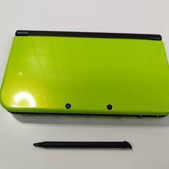 ニンテンドー New 3DS LL (RED-001) ソフト3本おまけ！の画像