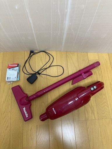 ご購入者様決定 掃除機 Makita マキタ CL105D 充電式クリーナー 動作確認済 専用アダプター付 紙パック交換式 コードレス スティッククリーナー