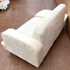 札幌 東区 美品 PEFEK ソファー 2人掛け 肘付き オットマン付き ホワイト ベルベット調生地 コンパクト 家具 リビング 子供部屋の画像