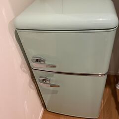 【美品】2022年製冷凍冷蔵庫　おしゃれなインテリアになじむレト...