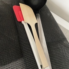 ワイン、鍋の蓋などの画像