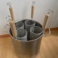 パスタ鍋2個  茹でザル4個・箸・蓋つき パスタポット 両手鍋 中古の画像