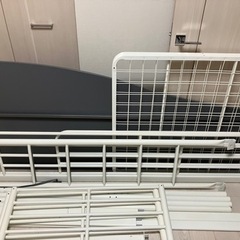 【緊急値下げ】IKEA SVALTAロフトベッド　デスク天板付きの画像