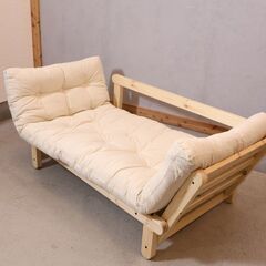 北欧デンマークのメーカーkarup(カーラップ)のパイン無垢材を使用したFuton2(フートン) カウチソファベッドです。 アームは可動式で2人掛けソファや来客時のベッドとしても活躍します♪の画像