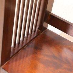 松本民芸家具のミズメザクラ材を使用した本棚/書棚です。クラシカルなフォルムの和・洋問わず活躍するヴィンテージ感のある味わい深いブックシェルフ。上品さを感じさせるデザインが店舗の飾り棚などのラックにも♪の画像