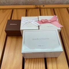 THE KISS空箱とJewellery Clean Kitの画像