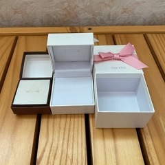 THE KISS空箱とJewellery Clean Kitの画像