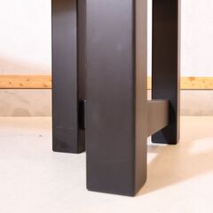 モンキーポッド無垢材の一枚板ダイニングテーブルです。うねりのある杢目にダークと白太の色の濃淡が美しい4～6人用の食卓机。重厚で存在感のある一枚板テーブルをダイニングの主役に♪の画像