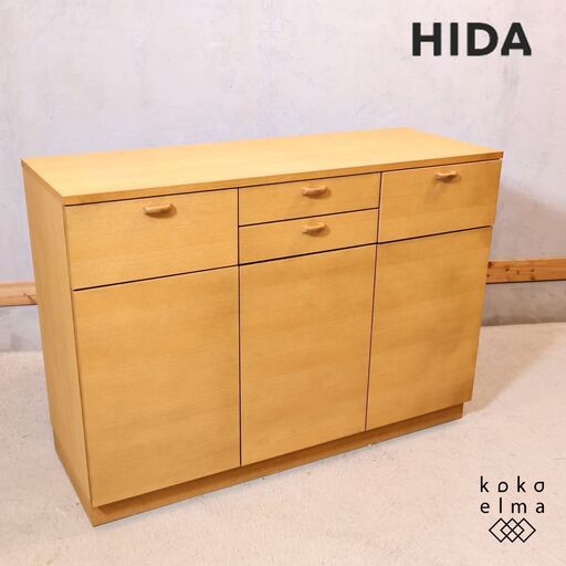 飛騨高山の家具メーカー キツツキマークの飛騨産業(HIDA)より然シリーズのミドルキャビネット。どんなインテリアにも合わせやすいシンプルなデザインのサイドボード。北欧スタイルや和モダンなどにオススメ♪