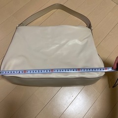 UNIQLO レザータッチパフィーバッグ バッグ トートバッグの画像