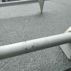 【ジャンク扱い】突っ張り棚と押し入れ用突っ張り棒のセットの画像