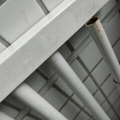 【ジャンク扱い】突っ張り棚と押し入れ用突っ張り棒のセットの画像