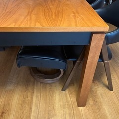 ダイニングテーブルの画像