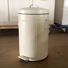 おしゃれなペダル式ダストボックス ゴミ箱 美品