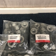【ゆ.ec】新品未開封未使用 UD TRUCKS 純正品 40225-01Z2A ホイールナット RH 10個×5袋 ハブナット 大型トラック ダンプ セルフの画像