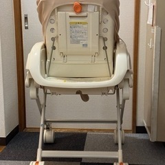 ハイローチェア　テーブル付ベビーチェア　Combiコンビ　プールアンベベNR-1の画像
