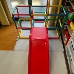 コンビ　すべってランドDX ジャングルジム　Combiの画像