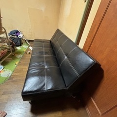 レザーのソファーベッドの画像
