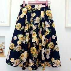 allamanda 大きなお花のフレアスカート　