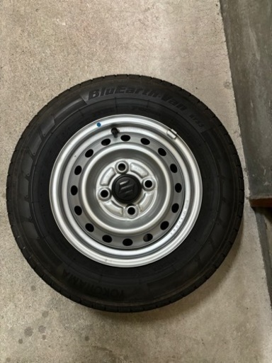 車のパーツ タイヤ、ホイール