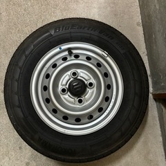 車のパーツ タイヤ、ホイール
