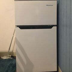 アマダナタ小型冷蔵庫とソファーをセットで差し上げます。