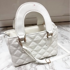 🤍数回使用　ホワイト⨉ゴールド　ショルダーハンドバッグの画像