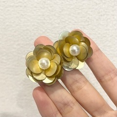 【再々値下げ】スパンコールのイヤリング/お花のイヤリング