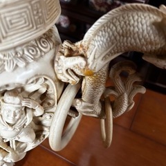 ★中国・唐物★練物・樹脂製品★香炉★龍・仏★置物・飾り物★象牙風★木製台付★中古品★の画像