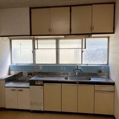 取りに来てくれる方、キッチンと水栓と洗面台あげます