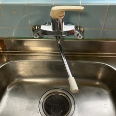 取りに来てくれる方、キッチンと水栓と洗面台あげますの画像