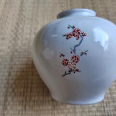 有田焼の花瓶の画像