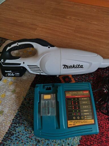 makita　充電式掃除機　CL141FD