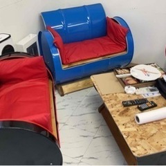 ドラム缶ソファ、テーブルセットの画像