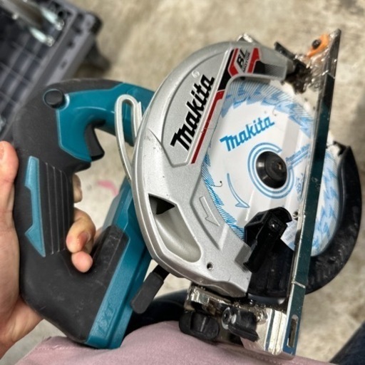 ケース付き　
HS631D マキタ　マルノコ