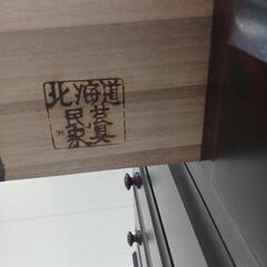 ★ジモティー割あり★北海道民芸家具　5段箪笥 BR 現状販売　高さ(H)108× 幅(W)107× 奥行(D)59(cm)　【joh1610】の画像